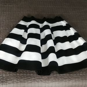 Express Skater Skirt - sz. M